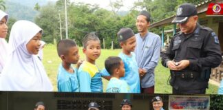 ผบ.ฉก.ทพ.49 สร้างรอยยิ้ม สานสัมพันธ์ครูสอนศาสนาและนักเรียน ณ ศูนย์การศึกษาอิสลามฯ บ้านไอร์กาแซ อ.ศรีสาคร จ.นราธิวาส