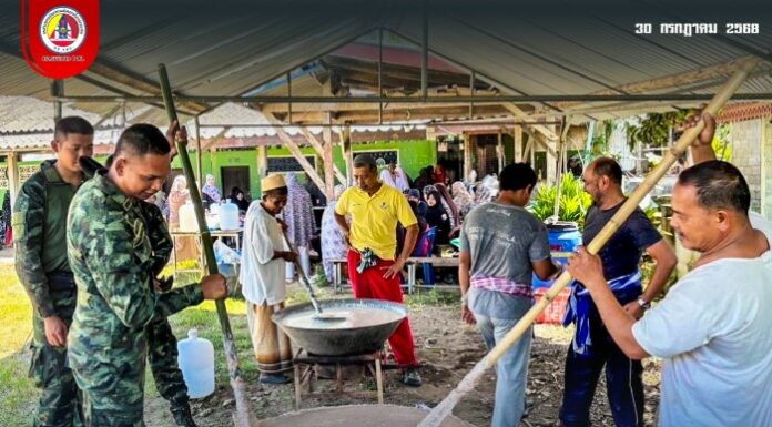 ฉก.พัน.ร.ที่ 1 ลงพื้นที่สร้างสัมพันธ์พี่น้อง เสริมพลังชุมชน พร้อมร่วมกิจกรรม “อาซูรอสัมพันธ์”