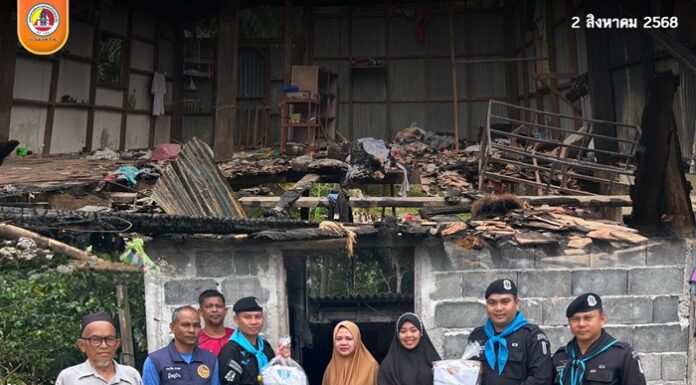 ทหารพรานลงพื้นที่ช่วยเหลือผู้ประสบเหตุไฟไหม้ในยะลา มอบสิ่งของและกำลังใจเพื่อฟื้นฟูชีวิต