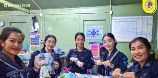 จากใจลูกทหารพราน… ถึงแม่ผู้เป็นที่รักยิ่ง “วันแม่ปีนี้ แม้ไม่ได้อยู่ใกล้…แต่หัวใจของลูกอยู่กับแม่เสมอ” ทหารพราน 42 จัดทำพวงมาลัยวันแม่ เพื่อส่งมอบความรักจากแนวหน้า…ถึงมือแม่ผู้รออยู่แนวหลัง