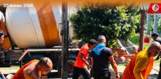 ทหารพราน 49 ร่วมแรงศรัทธา เทพื้นคอนกรีตหน้าศาลาวัดไอร์เจี๊ยะมังคลาราม เสริมความพร้อมใช้ในกิจกรรมศาสนาและชุมชน