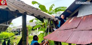 ทหารพราน 44 ลงพื้นที่ซ่อมบ้านหลังคาชำรุดทรุดโทรม ช่วยเหลือประชาชนบ้านโต๊ะชูด จ.ปัตตานี