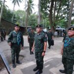 แม่ทัพภาคที่ 4 ตรวจเยี่ยมกำลังพลนาวิกโยธินตากใบ กำชับคุมพื้นที่เข้ม มั่นใจประชาชนปลอดเหตุรุนแรง