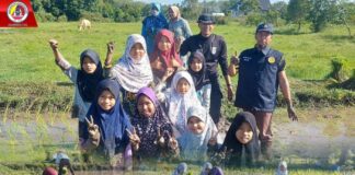 ทหารพราน 41 ร่วมแรงร่วมใจ ลงแขกเกี่ยวข้าว สานสายใยชุมชน สู่วิถีพอเพียง ตามแนวทางพระราชดำริเศรษฐกิจพอเพียงด้วย “โคก หนอง นา แห่งน้ำใจและความหวัง”