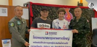 คณะแพทย์โรงพยาบาลกรุงเทพหาดใหญ่ เข้าขอบคุณ ‘แม่ทัพภาคที่ 4’ ที่ได้ให้การสนับสนุนและช่วยเหลือผู้ป่วยวิกฤติ โดยการใช้เฮลิคอปเตอร์ ลำเลียงผู้ป่วยฉุกเฉินทางอากาศอย่างรวดเร็วและปลอดภัย