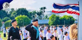 ทหารพราน 49 ร่วมกิจกรรมเสาธง 5 นาที เสริมสร้างความรักชาติ ศาสนา พระมหากษัตริย์ ให้กับนักเรียน