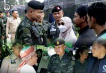 แม่ทัพภาคที่ 4 เยี่ยมให้กำลังใจครอบครัว “นายเจะอุเส็น โต๊ะสา” ประธานกลุ่มเสื้อเขียว จ.สงขลา ซึ่งเสียชีวิตด้วยโรคมะเร็ง พร้อมร่วมพิธีทำบุญตามหลักศาสนาอิสลาม