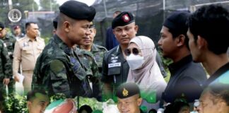 แม่ทัพภาคที่ 4 เยี่ยมให้กำลังใจครอบครัว “นายเจะอุเส็น โต๊ะสา” ประธานกลุ่มเสื้อเขียว จ.สงขลา ซึ่งเสียชีวิตด้วยโรคมะเร็ง พร้อมร่วมพิธีทำบุญตามหลักศาสนาอิสลาม