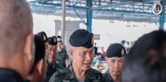 มทภ.4 พบปะให้กำลังใจสมาชิก อรบ. ยกย่องปฏิบัติหน้าที่เหนียวแน่น เข้มแข็ง ยืนยัน กอ.รมน.ภาค 4 สน. พร้อมดูแล คลายทุกข์ ร่วมนำพาสันติสุขให้คงอยู่ถาวรสืบไป