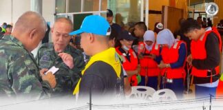 กองทัพภาคที่ 4 ร่วมกับหน่วยงานสาธารณสุข เร่งกำลังช่วยเหลืออพยพผู้ป่วยติดเตียงและประชาชนที่ติดค้าง ท่ามกลางวิกฤตน้ำท่วมหาดใหญ่ในหลายพื้นที่ พร้อมลำเลียงเวชภัณฑ์ อาหาร และน้ำดื่มเข้าพื้นที่ประสบภัยพร้อมปฏิบัติภารกิจต่อเนื่องเพื่อความปลอดภัยของประชาชน