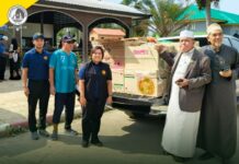 ศอ.บต. ส่งมอบความห่วงใยนำข้าวสารและอาหารแห้ง มอบให้คณะกรรมการอิสลามประจำจังหวัดสงขลา เพื่อส่งต่อผู้ประสบอุทกภัยในพื้นที่