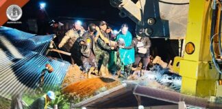 ฝ่ายปกครอง ทหาร และประชาชน ร่วมฟื้นฟูบ้านเรือนและบริเวณโดยรอบ หลังได้รับความเสียหายจากเหตุดินสไลด์ ในพื้นที่บ้านพิกุลทอง ตำบลคีรีเขต อ.ธารโต จ.ยะลา