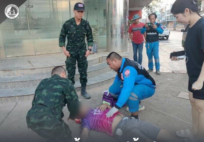 “เพราะทุกเสี้ยววินาทีนั้นสำคัญ” กองพันทหารช่างที่ 402 กองพลพัฒนาที่ 4 เข้าช่วยปฐมพยาบาลประชาชนเกิดอุบัติเหตุระหว่างปฏิบัติภารกิจฟื้นฟูพื้นที่น้ำท่วม