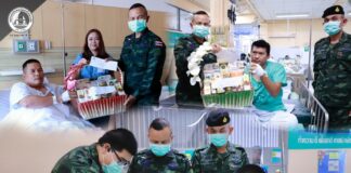 แม่ทัพภาคที่ 4 ห่วงใย เข้าเยี่ยมกำลังพล 5 นาย ที่ถูกกระแสไฟฟ้าช็อต ขณะปฏิบัติภารกิจฟื้นฟูโรงพยาบาลส่งเสริมสุขภาพตำบลสะดาวา อำเภอยะรัง จังหวัดปัตตานี