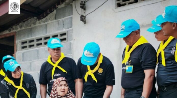 ร.153 พัน.1 ร่วมกับผู้นำชุมชน มอบถุงยังชีพพระราชทาน บรรเทาความเดือดร้อนให้กับประชาชนกลุ่มเปราะบางที่ได้รับผลกระทบจากอุทกภัย ในพื้นที่อำเภอทุ่งยางแดง จังหวัดปัตตานี