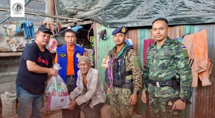 ฉก.พัน.ร.1 ลงพื้นที่เยี่ยมผู้สูงอายุ สร้างขวัญกำลังใจหลังอุทกภัย