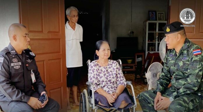 “เราจะอยู่เคียงข้างประชาชน” เจ้าหน้าที่ทหาร เยี่ยมเยียน “ป้านิ่ม” ผู้ได้รับผลกระทบจากเหตุการณ์ความรุนแรง เสริมกำลังใจและดูแลคุณภาพชีวิต