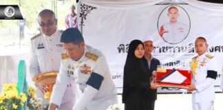 พระบาทสมเด็จพระเจ้าอยู่หัว ทรงพระกรุณาโปรดเกล้าฯ พระราชทานดินฝังศพ พลอาสาสมัคร มุสตากีม มาเจ๊ะมะ เสียชีวิตจากเหตุปะทะตามแนวชายแดนไทย–กัมพูชาอย่างสมเกียรติ