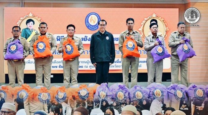 มูลนิธิอาสาเพื่อนพึ่ง (ภาฯ) ยามยาก สภากาชาดไทย มอบถุงยังชีพพระราชทาน 12,600 ถุง ช่วยผู้ประสบอุทกภัยในพื้นที่จังหวัดชายแดนภาคใต้