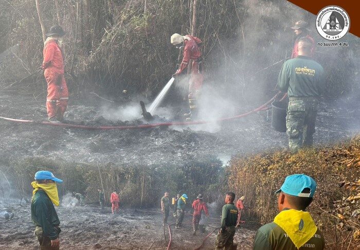 ร.151 พัน.1 ระดมกำลังร่วมหลายภาคส่วน เร่งดับไฟป่าชุมชนบ้านโพธิ์ทอง เมืองนราธิวาส ควบคุมสถานการณ์ได้สำเร็จ