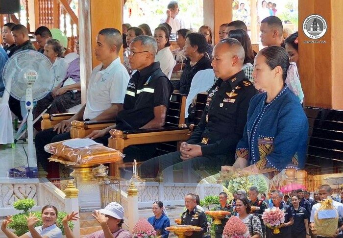 รองแม่ทัพภาคที่ 4 เป็นประธานทอดผ้าป่าสามัคคี ร่วมสืบสานศาสนาและสร้างความสามัคคีในพื้นที่