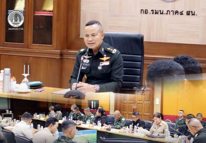 “ยุติธรรมนำหน้า สู่ทางออกที่ยั่งยืน!” แม่ทัพภาคที่ 4 เดินหน้ายกระดับงานยุติธรรมและสันติวิธี รุกคืบแผนพัฒนาระบบลดแนวคิดความรุนแรงทั้งในและนอกเรือนจำ พร้อมผนึกกำลังทุกหน่วยงานในพื้นที่สร้างความเข้าใจร่วมกัน เพื่อเป้าหมายสูงสุดคือการคืนความสงบสุขให้พี่น้องประชาชน