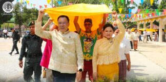 พุทธศาสนิกชนยะลา ร่วมสืบสานวันสงกรานต์ แห่ห่มผ้า “พ่อท่านบรรทม” วัดคูหาภิมุข ประเพณีคู่ชุมชน