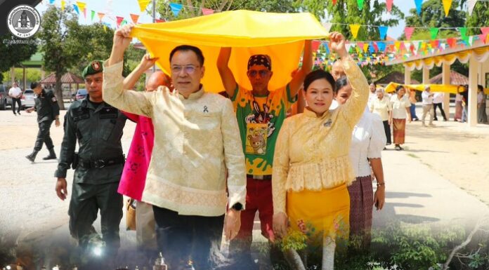 พุทธศาสนิกชนยะลา ร่วมสืบสานวันสงกรานต์ แห่ห่มผ้า “พ่อท่านบรรทม” วัดคูหาภิมุข ประเพณีคู่ชุมชน