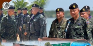 แม่ทัพภาคที่ 4 ลงพื้นที่ชายแดนระนอง มอบขวัญกำลังใจเจ้าหน้าที่ช่วงสงกรานต์ สั่งคุมเข้มสกัดกั้นสิ่งผิดกฎหมาย ควบคู่การอำนวยความสะดวกประชาชน