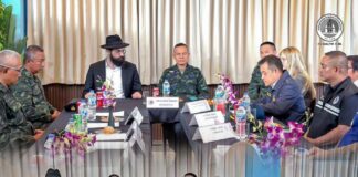 แม่ทัพภาคที่ 4 ลงพื้นที่เกาะสมุย-เกาะพะงัน ตรวจเยี่ยม กอ.รมน. สุราษฎร์ธานี เร่งบูรณาการแก้ปัญหาต่างด้าว และภัยแทรกซ้อน มุ่งสร้างความมั่นคงในพื้นที่ท่องเที่ยว