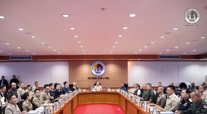 นายกอนุทินลงพื้นที่ชายแดนใต้ ประชุม กอ.รมน.ภาค 4 สน. พร้อมหน่วยงานความมั่นคง 3 ฝ่าย เน้นย้ำ น้อมนำศาสตร์พระราชทาน “เข้าใจ เข้าถึง พัฒนา” สร้างสันติสุขในพื้นที่