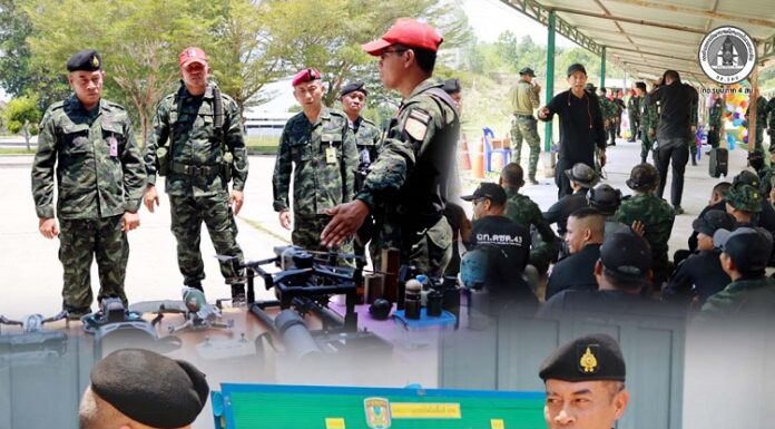 เลขาธิการ กอ.รมน.ภาค 4 สน. ตรวจเยี่ยมการฝึกปืนลูกซองการต่อต้านอากาศยานไร้คนขับ (โดรน) ณ ศูนย์ฝึกทางยุทธวิธี อ.นาทวี จ.สงขลา เน้นย้ำยกระดับขีดความสามารถกำลังพล