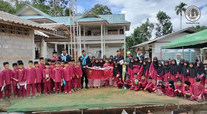 หน่วยเฉพาะกิจกรมทหารพรานที่ 44 ขับเคลื่อนมิติงานมวลชนสัมพันธ์ ในพื้นที่อำเภอทุ่งยางแดง จังหวัดปัตตานี โดยการนำแนวทาง ‘ฮูกุมปากัต’ หรือ ธรรมนูญหมู่บ้าน 9 ดี มาปรับใช้เพื่อยกระดับคุณภาพชีวิตของเยาวชนในพื้นที่