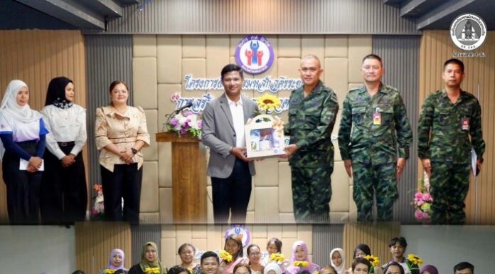 “องค์กรทำดี มีอาชีพ” เปิดอบรมประดิษฐ์ดอกไม้ลวดกำมะหยี่ มุ่งสร้างทักษะอาชีพและรายได้เสริมให้ประชาชนในพื้นที่