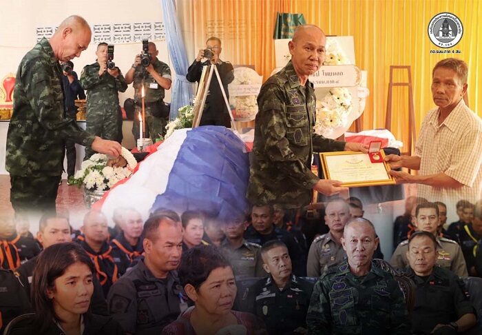 รองผู้อำนวยการรักษาความมั่นคงภายในภาค 4 ส่วนหน้า ประธานพิธีรดน้ำศพ อส.ทพ.วุฒิพงศ์ ชุมเชื้อ วีรชนทหารกล้าสละชีพ เพื่อแผ่นดินชายแดนใต้