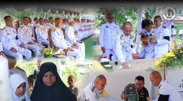 พระบาทสมเด็จพระเจ้าอยู่หัว พระราชทานดินฝังศพอย่างสมเกียรติ แก่ อส.ทพ.ซอเฮาะ บาแต วีรชนชายแดนใต้ โดยมีรองแม่ทัพภาคที่ 4 เป็นประธานในพิธี พร้อมมอบป้ายหินฝังหลุมศพ (บาตูแนแซ)