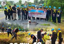 ฉก.ทพ. 42 รวมพลังจิตอาสา พัฒนาภูมิทัศน์ถนนสายหลักในพื้นที่หมู่ที่ 3 ต.บ้านนอก อ.ปะนาเระ จ.ปัตตานี ถวายความจงรักภักดีและสร้างสันติสุขในพื้นที่