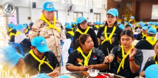 ชาวแว้งร่วมใจทำดอกไม้จันทน์ ถวายความจงรักภักดี เสริมสร้างความผูกพันและเข้มแข็งในชุมชน