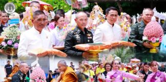 ‘สืบสานศรัทธาพระพุทธศาสนาในพื้นที่ชายแดนใต้‘ แม่ทัพภาคที่ 4 นำพุทธศาสนิกชนร่วมทอดผ้าป่าสามัคคี สมทบทุนการศึกษา ณ วิทยาลัยสงฆ์ปัตตานี