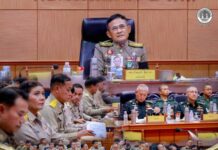 องคมนตรีลงพื้นที่ประชุมติดตามสถานการณ์ด้านความมั่นคงและการพัฒนาการศึกษาในพื้นที่จังหวัดชายแดนภาคใต้